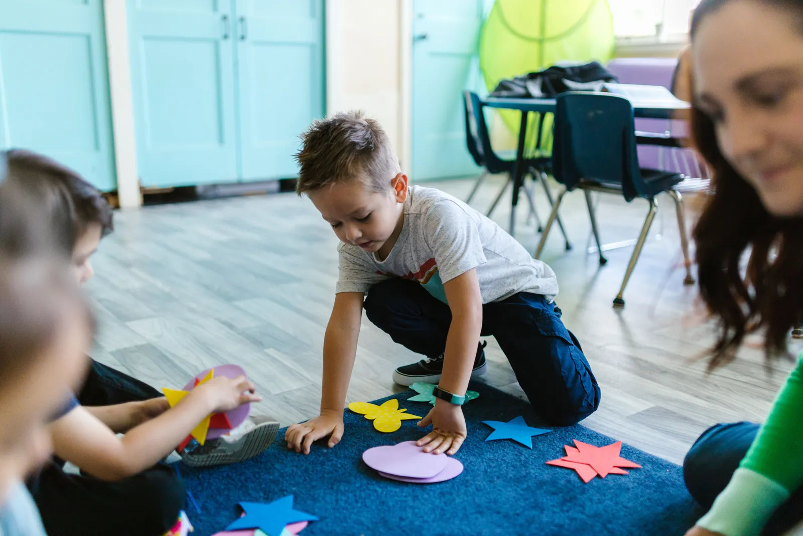 A specialist conducting a student evaluation